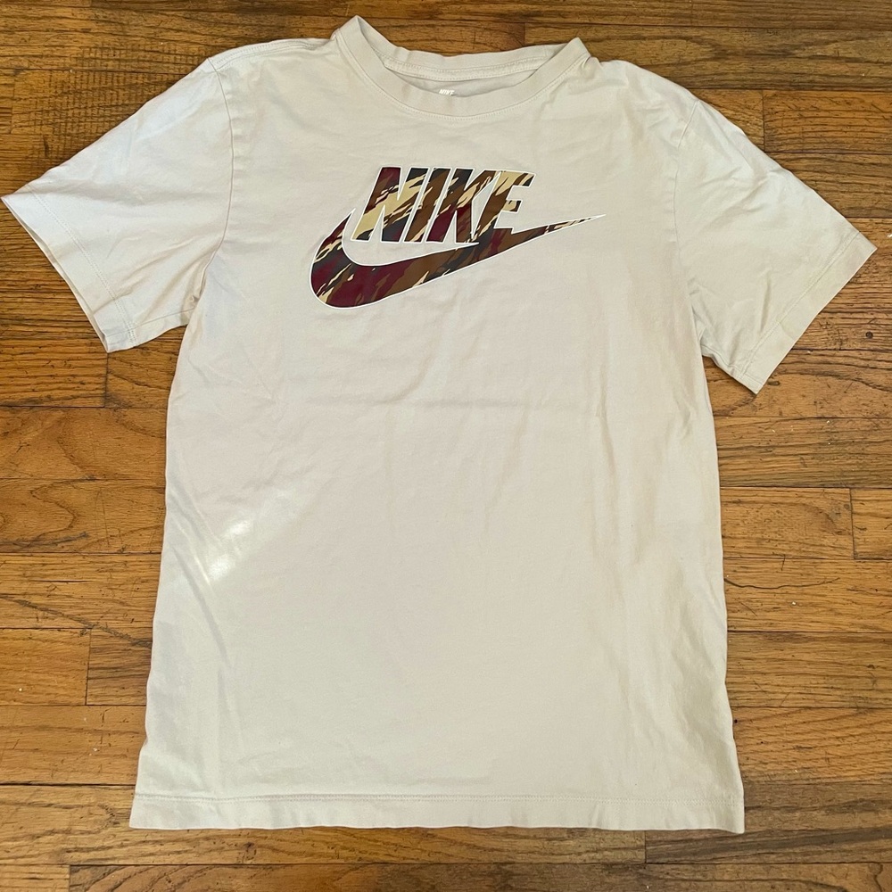 Nike T-shirt small